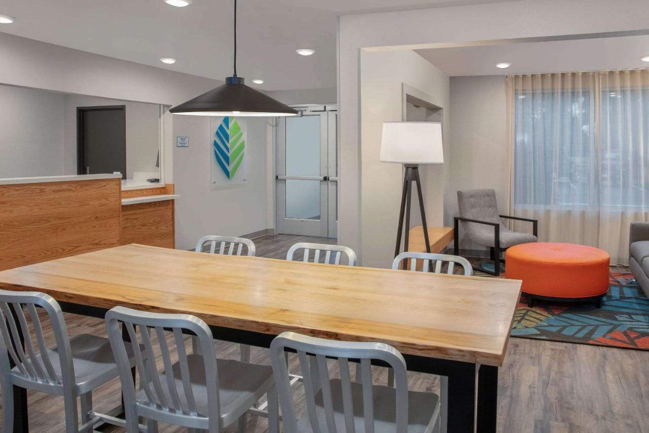 Woodsping Suites Washington Dc East Arena Drive Lake Arbor Εξωτερικό φωτογραφία